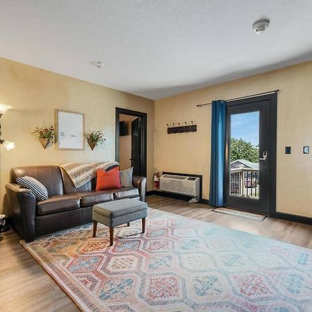 The Rustic Suite - Main Street Lodge In برلين المظهر الخارجي الصورة