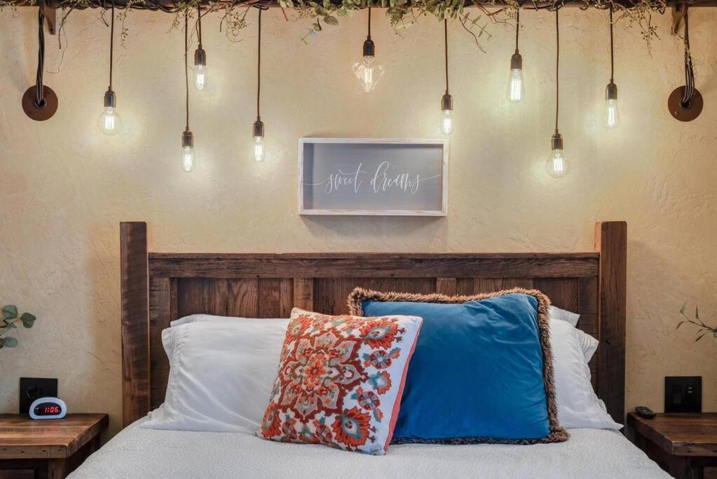 The Rustic Suite - Main Street Lodge In برلين المظهر الخارجي الصورة