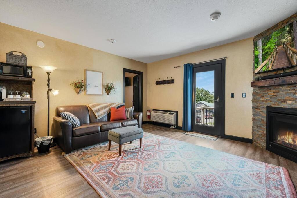 The Rustic Suite - Main Street Lodge In برلين المظهر الخارجي الصورة