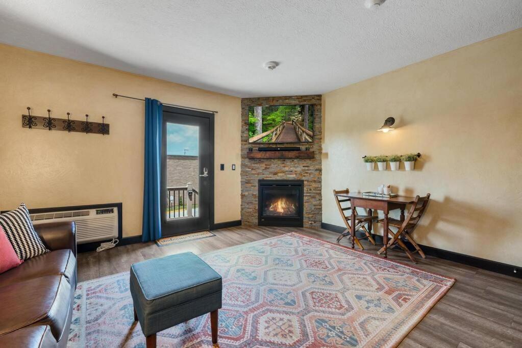 The Rustic Suite - Main Street Lodge In برلين المظهر الخارجي الصورة